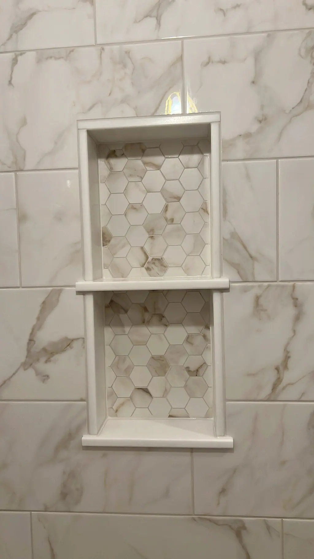 Two-shelf shower niche with marble hexagon back